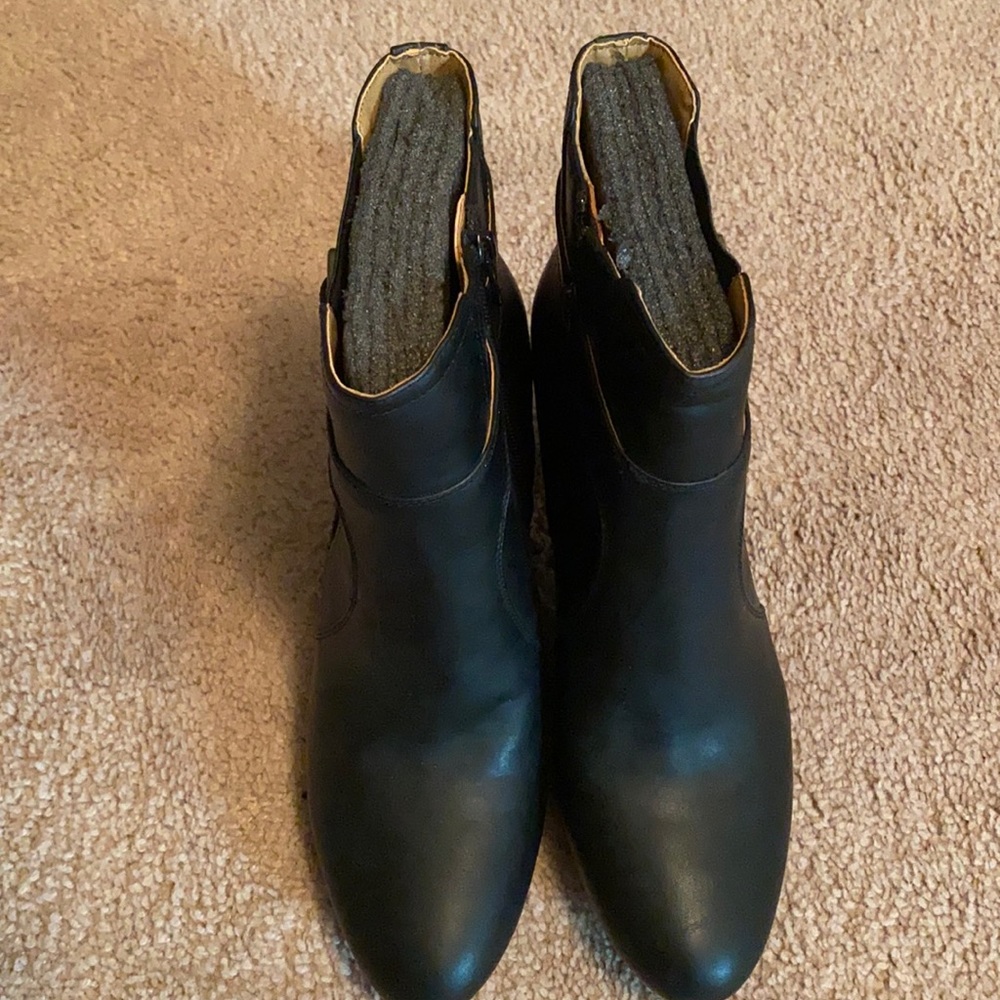 Last price drop before it goes to goodwill.  Easy Spirit in black size 8.5